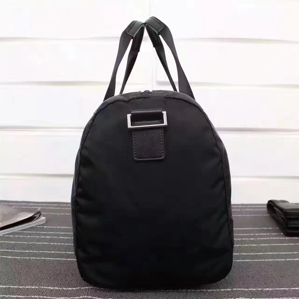 プラダバッグ背面デザイン